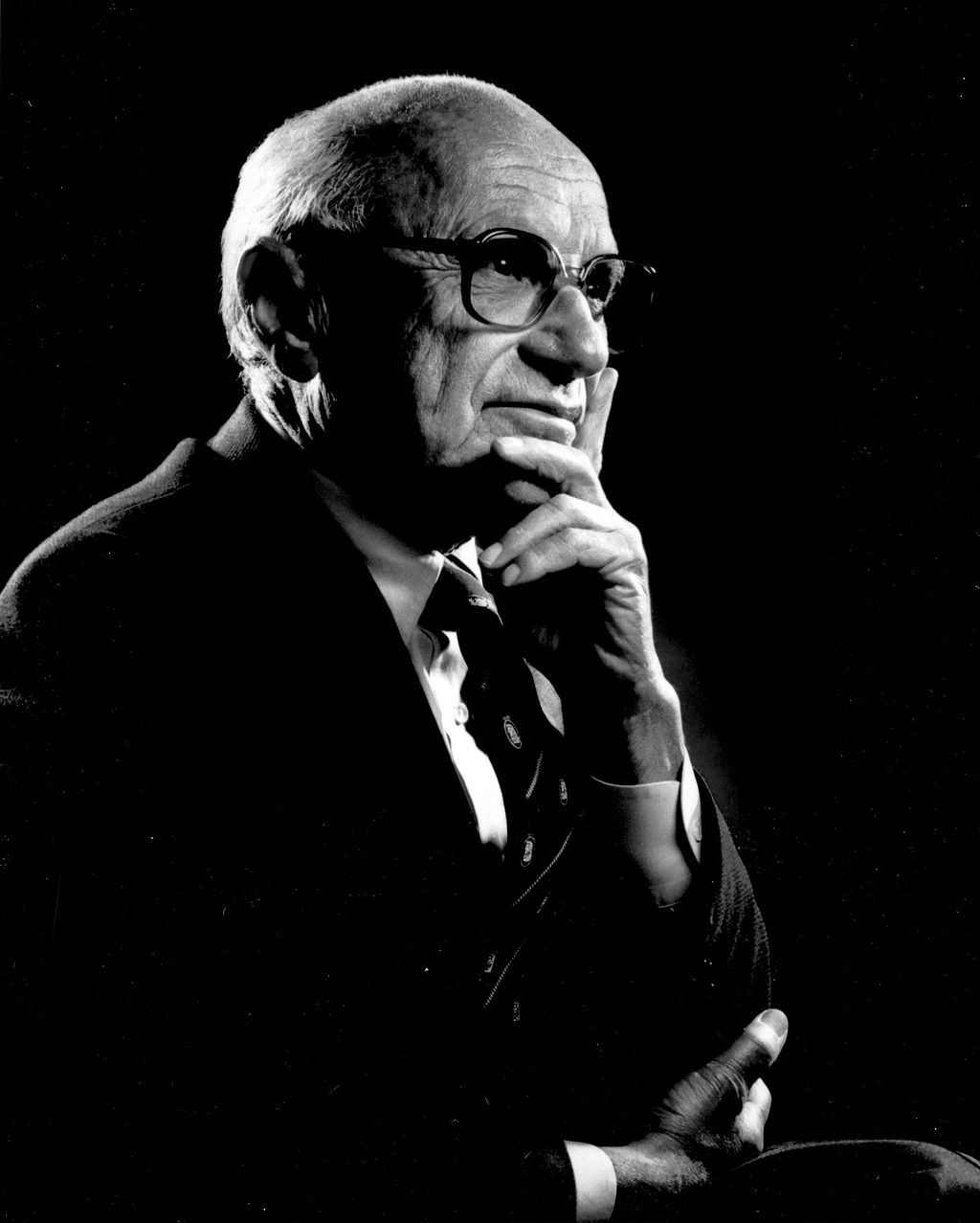 Cómo funciona la teoría del monetarismo de Milton Friedman