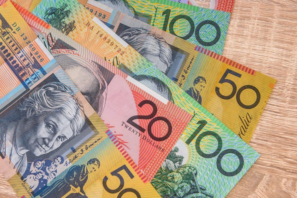 dólar australiano (AUD)